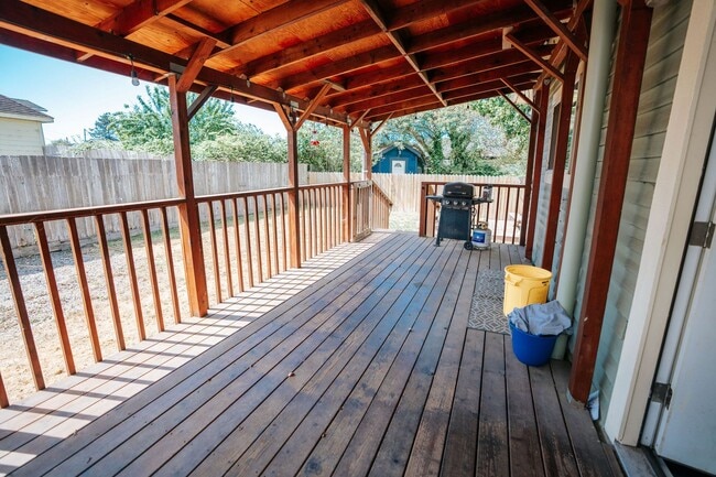 Building Photo - Charming 3-Bedroom Victorian Home in the H...