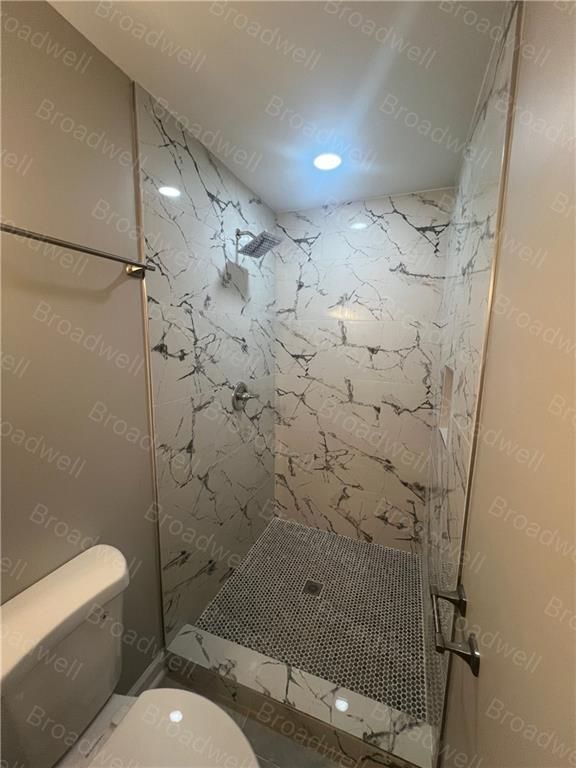 Building Photo - 1860 Broadwell St SW