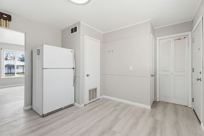 Building Photo - 14921 Myola Ave