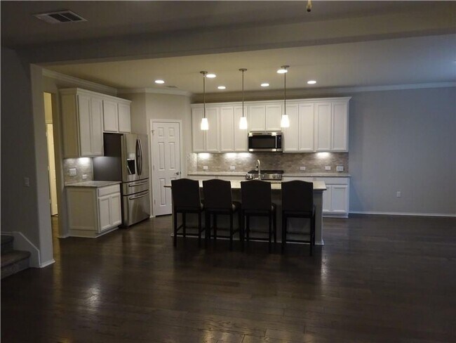 Building Photo - Large Three Bedroom Home Near Mary Moore Searight Park