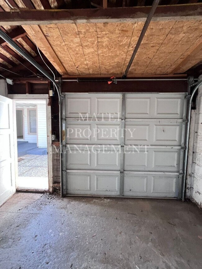 Building Photo - 548 Esgar Ave
