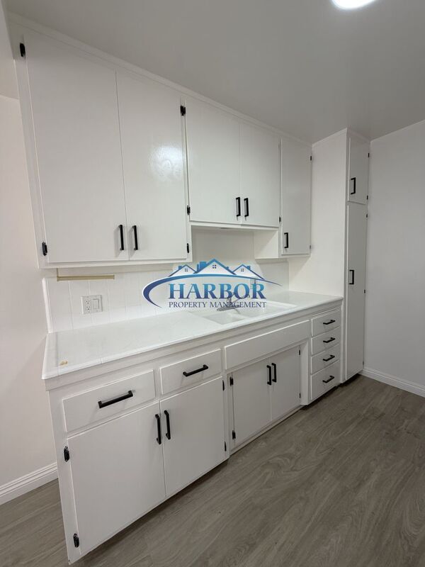 Building Photo - 213 W Manchester Blvd