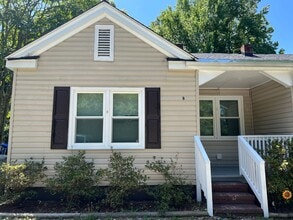 Building Photo - Freshly Updated 3/1 Duplex in Spartanburg