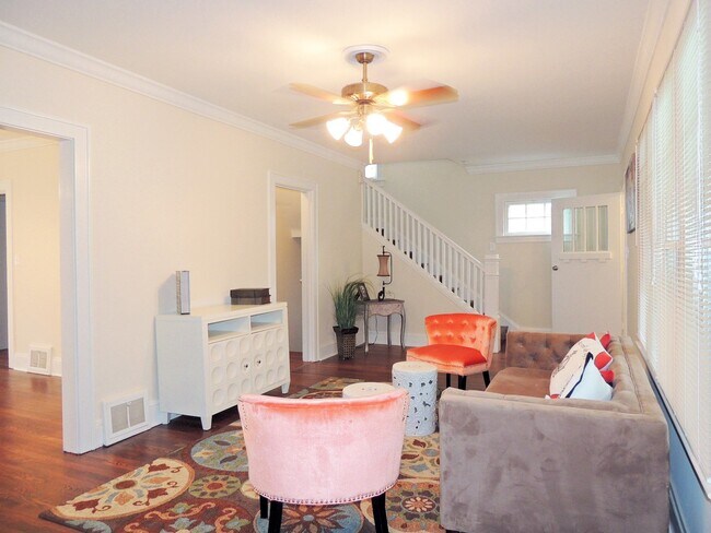 Building Photo - 3 Bed - 1.5 Bath Colonial for Rent in Clev...
