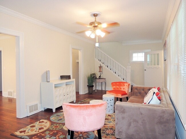 Building Photo - 3 Bed - 1.5 Bath Colonial for Rent in Cleveland Heights!