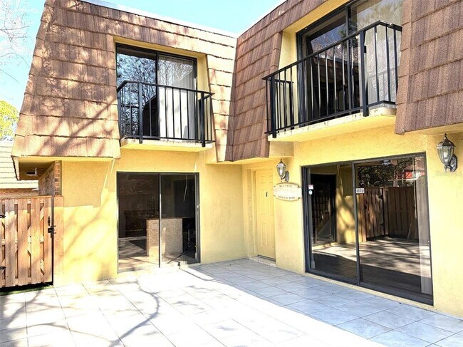 Building Photo - 5371 Bamboo Ct