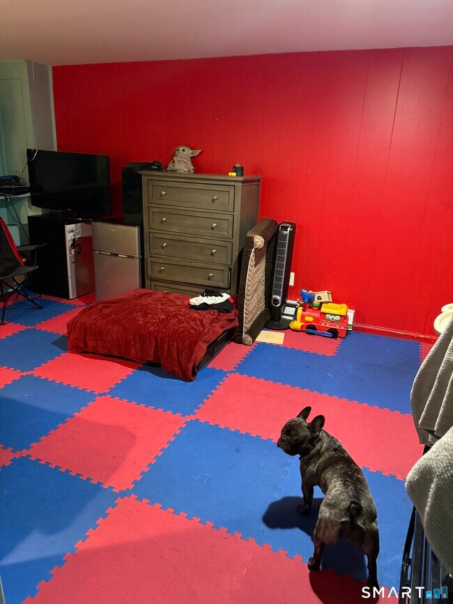 Building Photo - 15 Edwards St