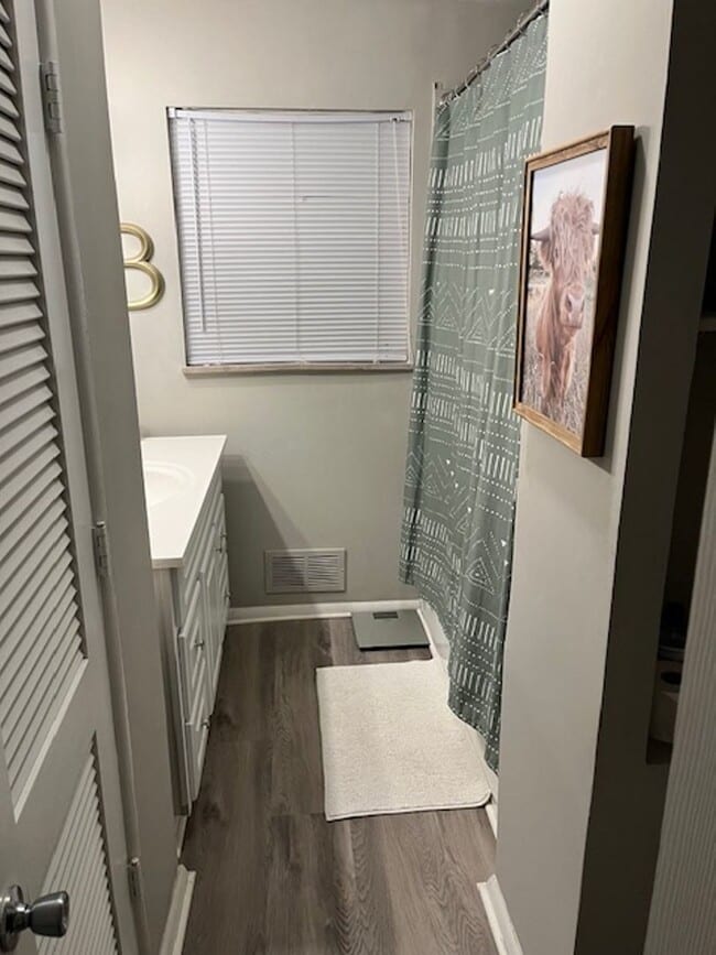 Building Photo - Spacious 3-bedroom, 2.5-bathroom house in ...