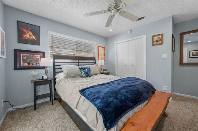 Building Photo - 1516 Broadmoor Dr