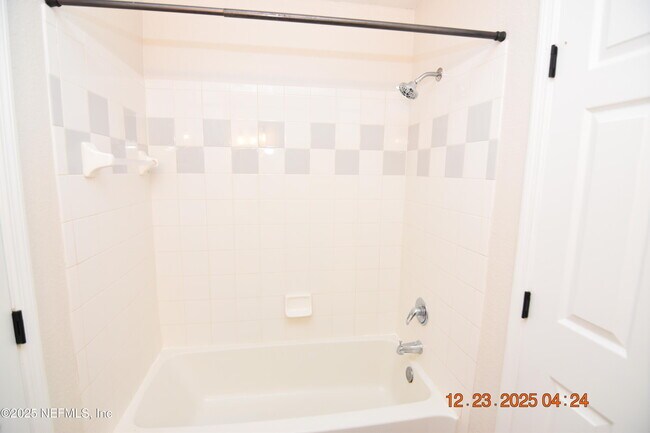 Building Photo - 13810 Sutton Park Dr N