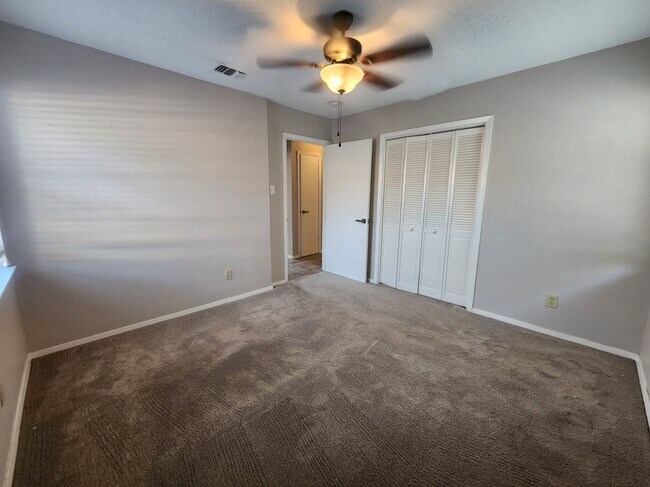 Building Photo - 2425 Kristen Dr