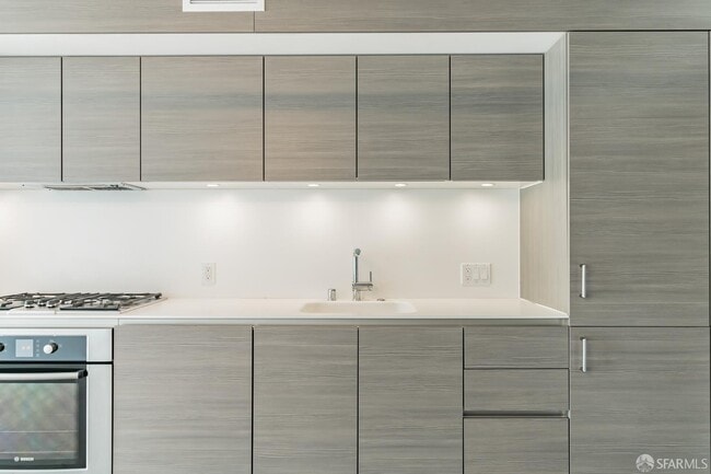 Building Photo - 8 Octavia St