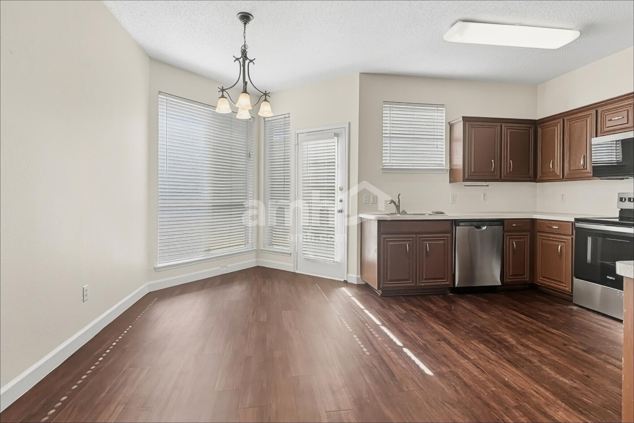 Building Photo - 8551 Western Meadows Dr