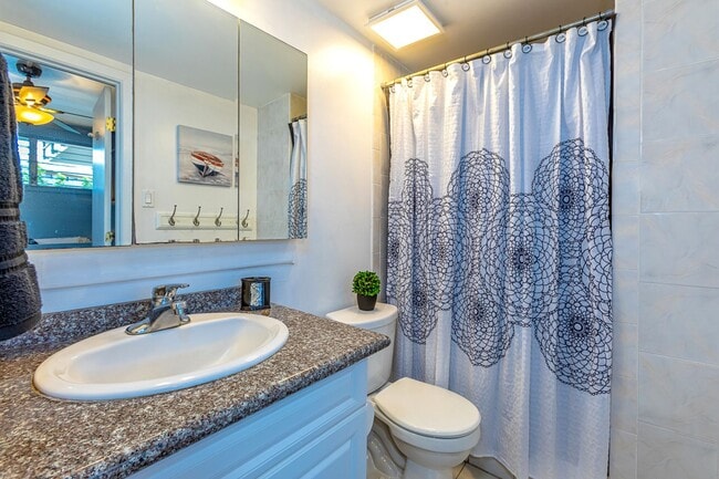 Building Photo - Oceanfront 1 Bed/1 Bath Fully Furnished Condo at Waipuilani!