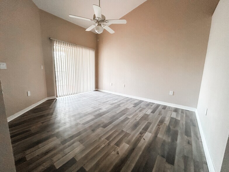 Building Photo - 5035 Sunridge Palms Dr