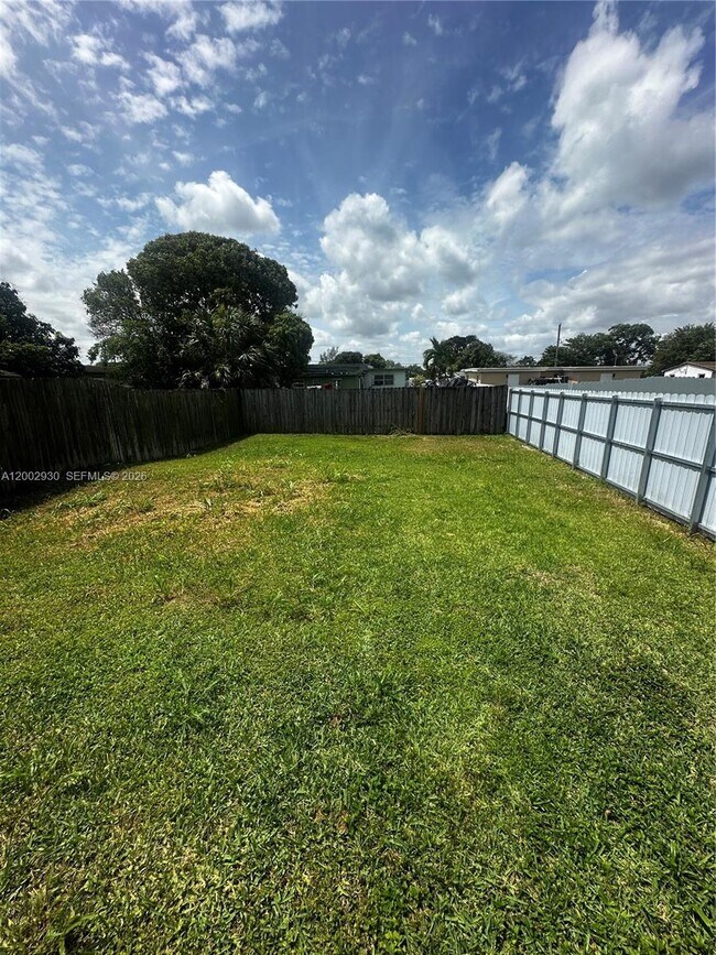 Building Photo - 26524 SW 138th Ave