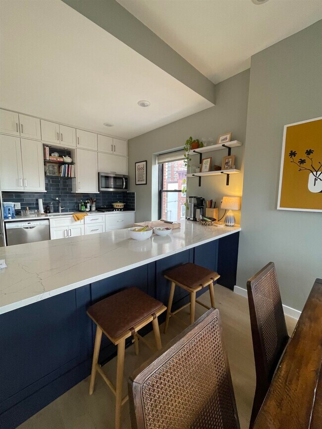 Building Photo - 354 Grove St