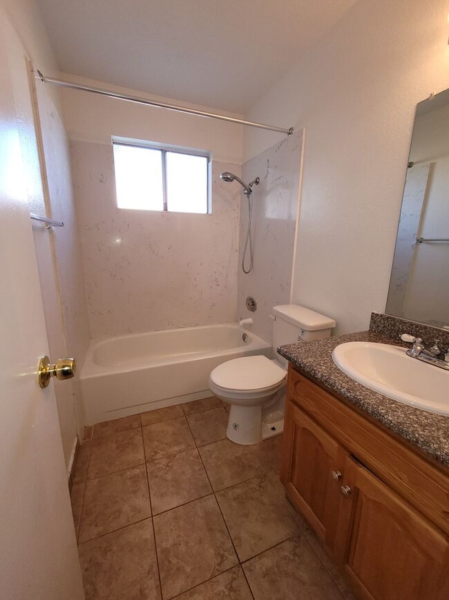 Building Photo - Parkway Home