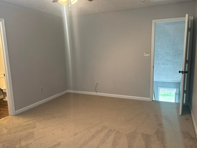 Building Photo - 2901 Richview Park Cir S