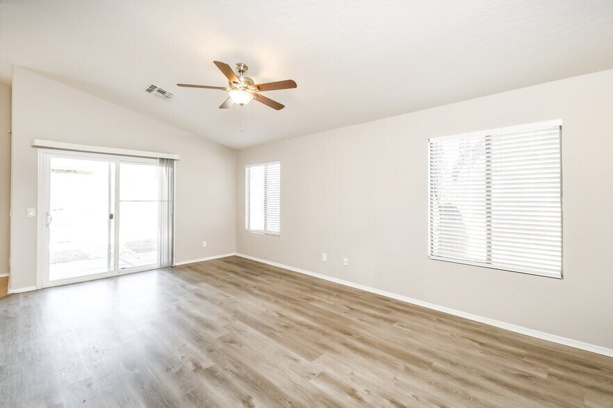 Building Photo - 9146 E Encanto St