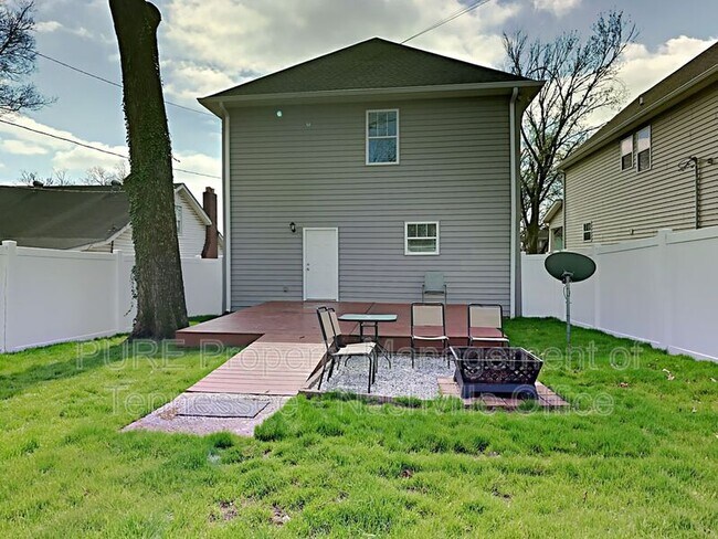 Building Photo - 303 Gatewood Ave