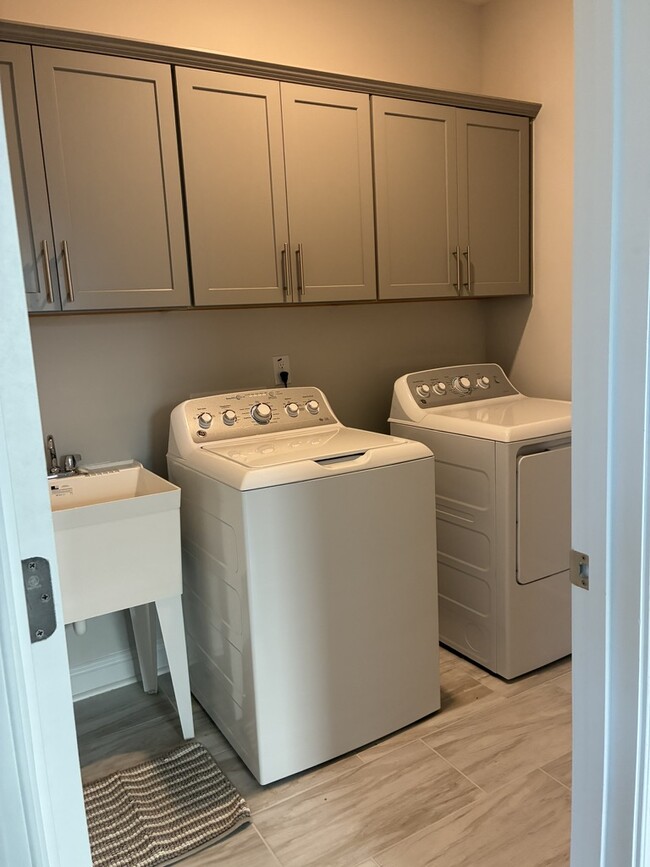 Building Photo - 2941 Ocean Sunrise Dr