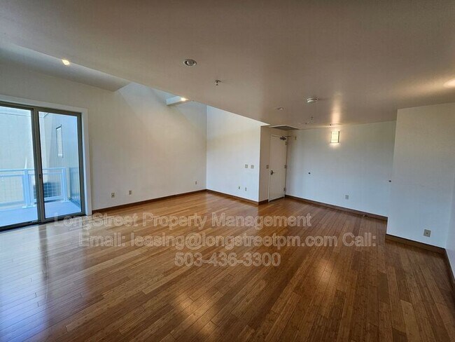 Building Photo - 12600 SW Crescent St