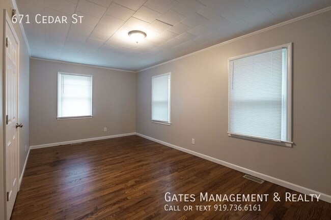 Building Photo - 671 Cedar St