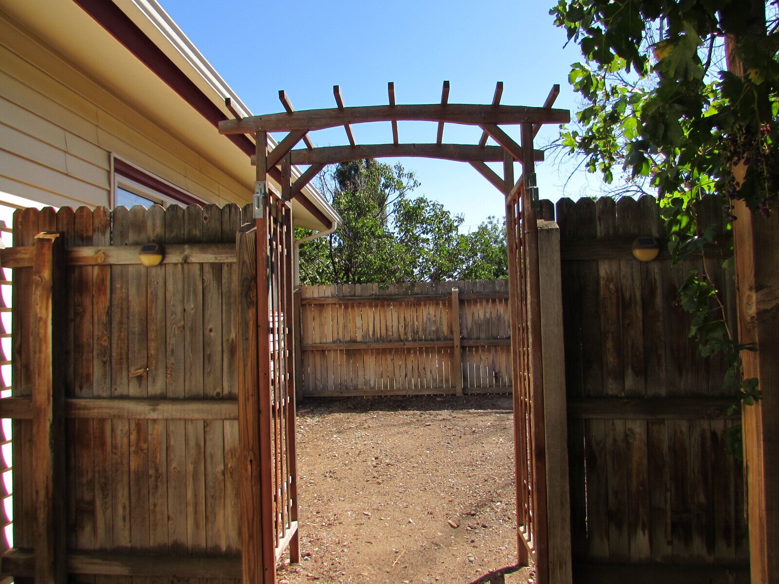 Building Photo - 2116 Bookcliff Ave