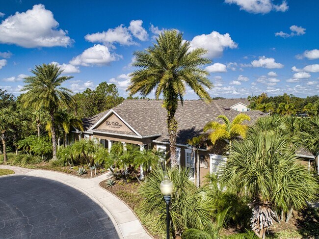 Building Photo - 2 Bedroom Condo W/ Garage in Lakewood Ranch