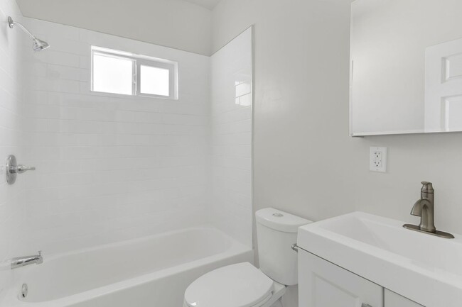 Building Photo - 1507 W 50th St