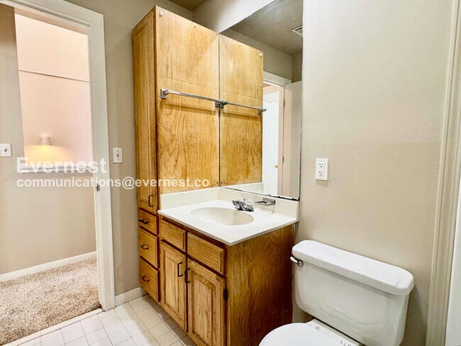 Building Photo - 1321 S Lawton Ave