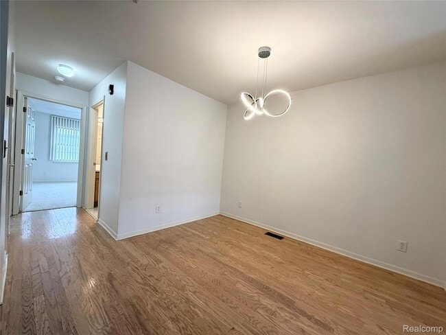 Building Photo - 29419 Glen Oaks Blvd E