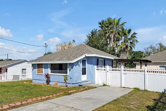 Building Photo - Prime Haines City Location | Move-In Ready 2BD/1BA Minutes from Hwy 27 | Section 8 Welcome