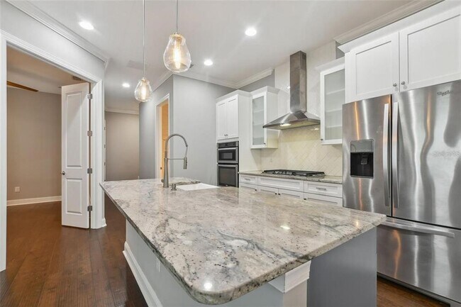 Building Photo - 403 S Melville Ave