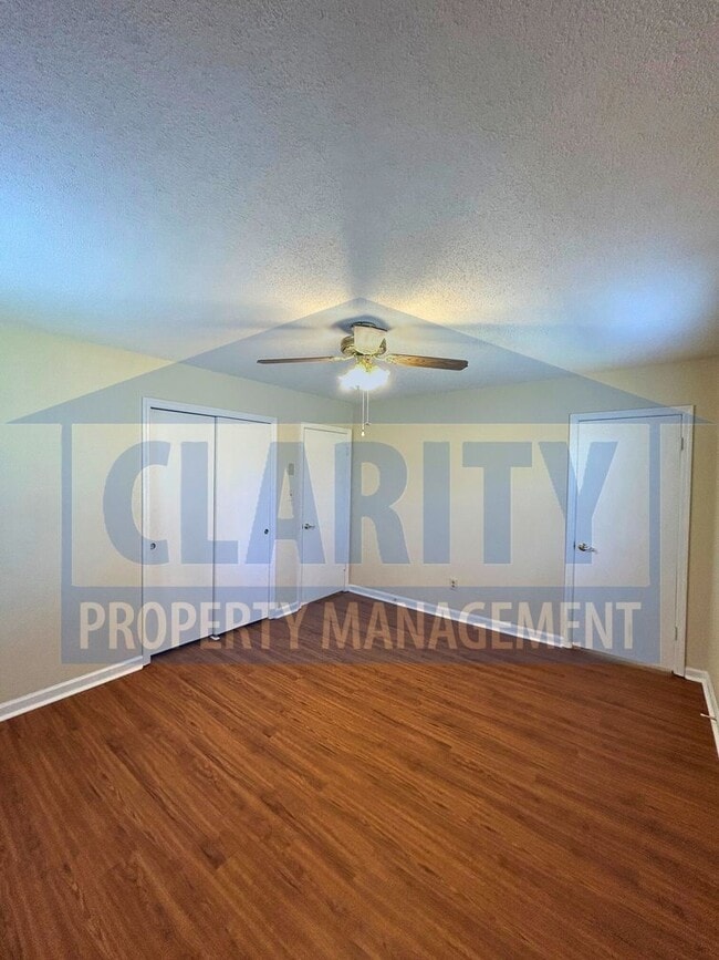 Building Photo - ***1/2 OFF 1ST MONTH'S RENT!!!***