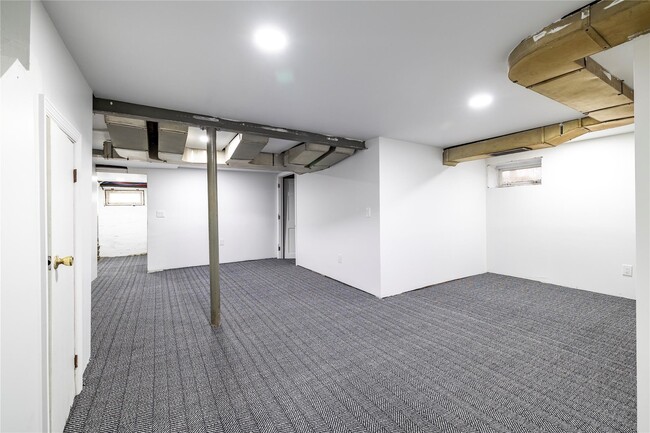 Building Photo - 66 Nassau St