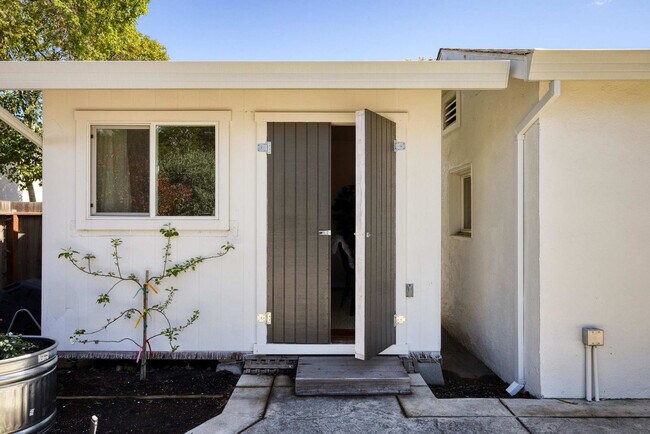 Building Photo - 2180 Shurtleff Ave