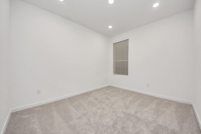 Building Photo - 904 Capracotta Dr