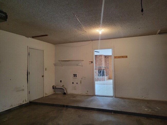 Building Photo - 7716 Iroquois Dr