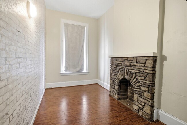 Building Photo - 122 E University Ave