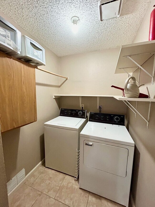 Building Photo - 3BED/2BATH Home For Rent Near Steubing Ranch! Available Now!