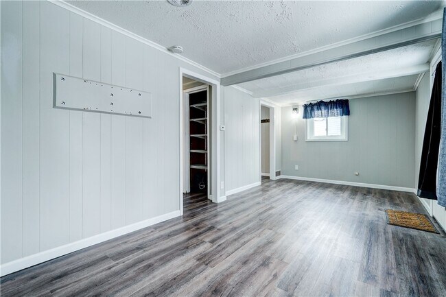 Building Photo - 1070 Gravel Rd