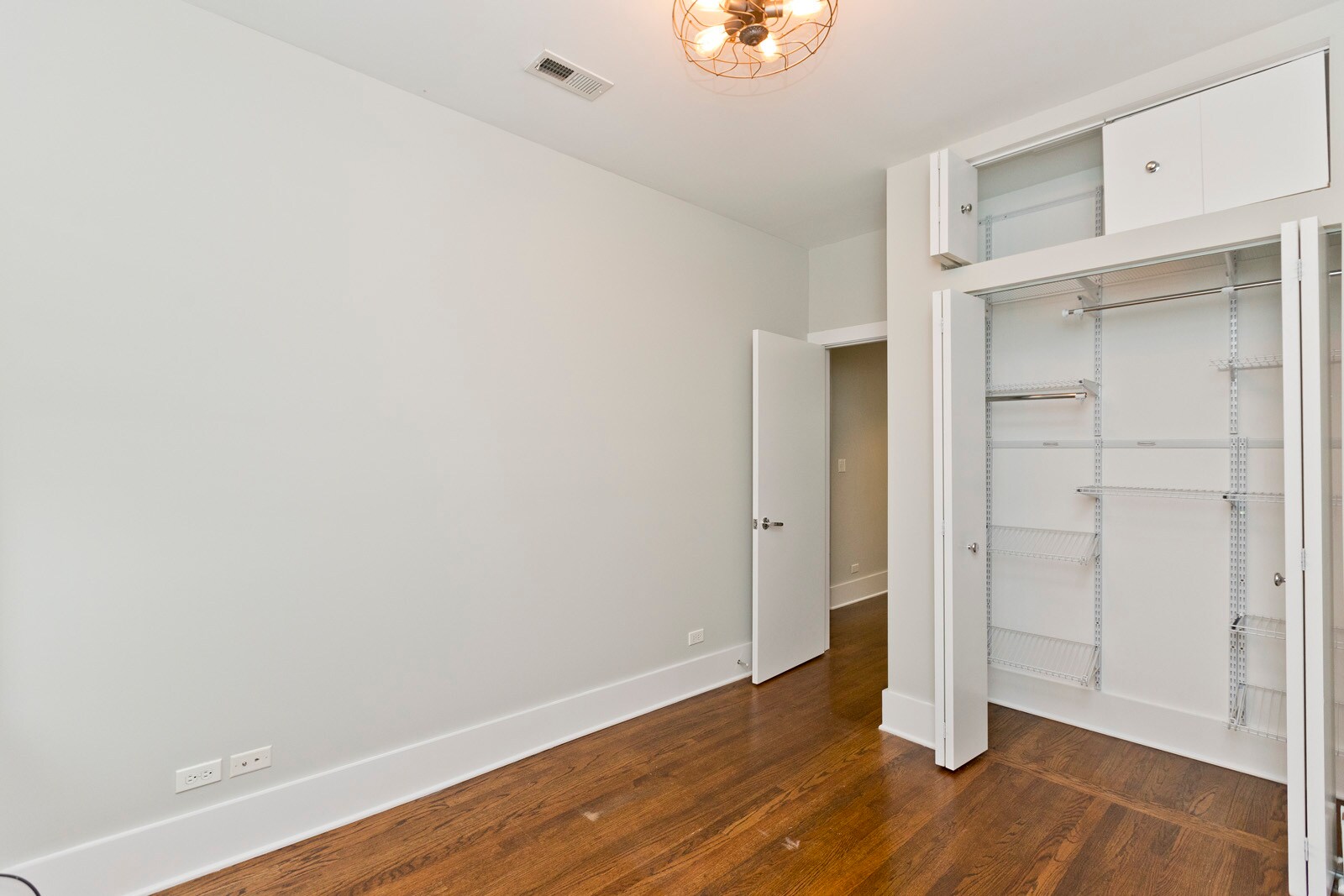 Building Photo - 3453 N Wolcott Ave