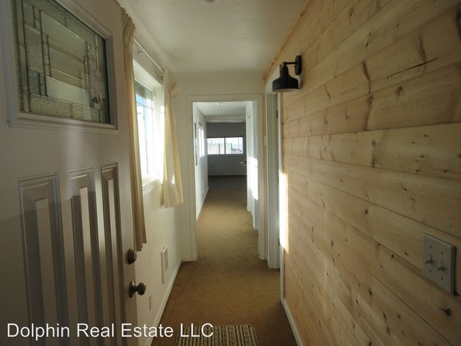 Primary Photo - 212 NW Brook St