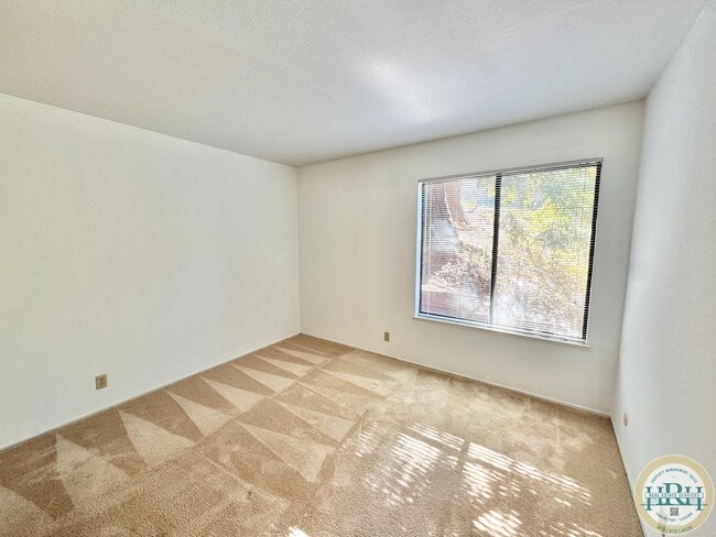 Building Photo - Charming 3-Bedroom, 2.5-Bathroom Condo in Novato