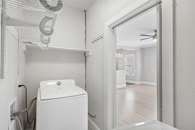 Building Photo - 4719 Junius St