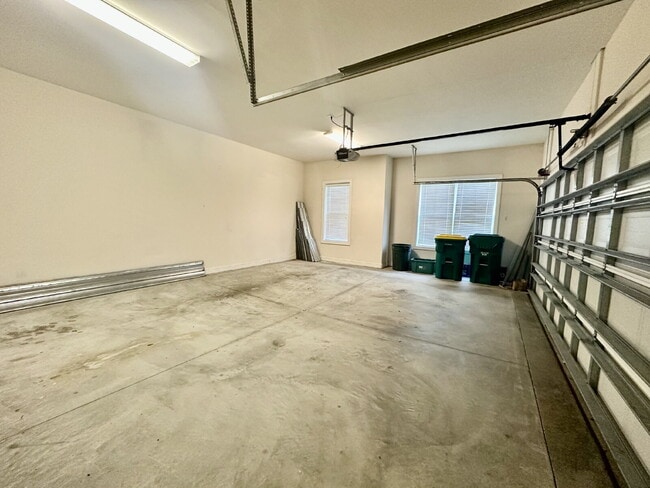 Building Photo - Beautifully Maintained Three Bedroom Home ...
