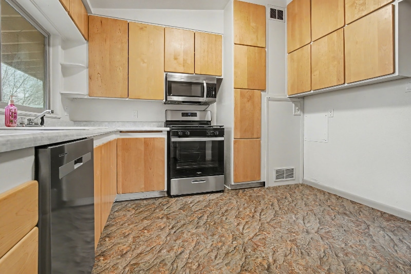 Building Photo - 450 Elm Ct