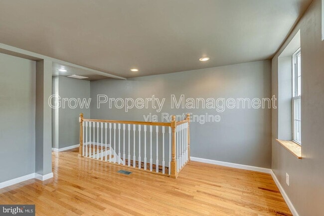 Building Photo - 331 Titan St